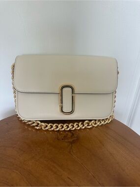 The J Marc Jacobs Shoulder Bag in Cloud White Genuine Leather
